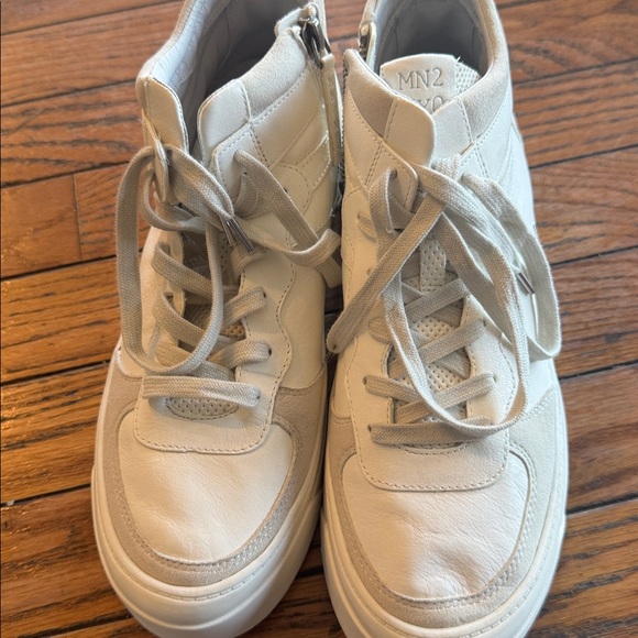 Mi Shoes - Miz mooz - size 8 Mi High-Top Sneakers in Cream and White-
